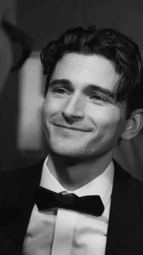 ai character: Chopin  background