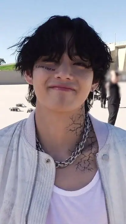 ai character: Kim Taehyung  background