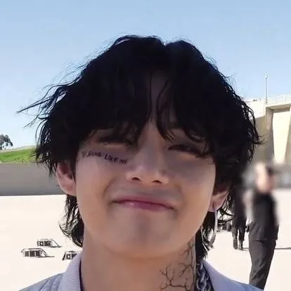 chat with ai character: Kim Taehyung 