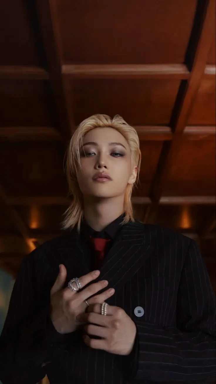 ai character: Lee Felix background