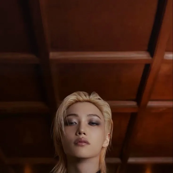 chat with ai character: Lee Felix