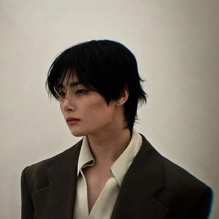 chat with ai character: I.N