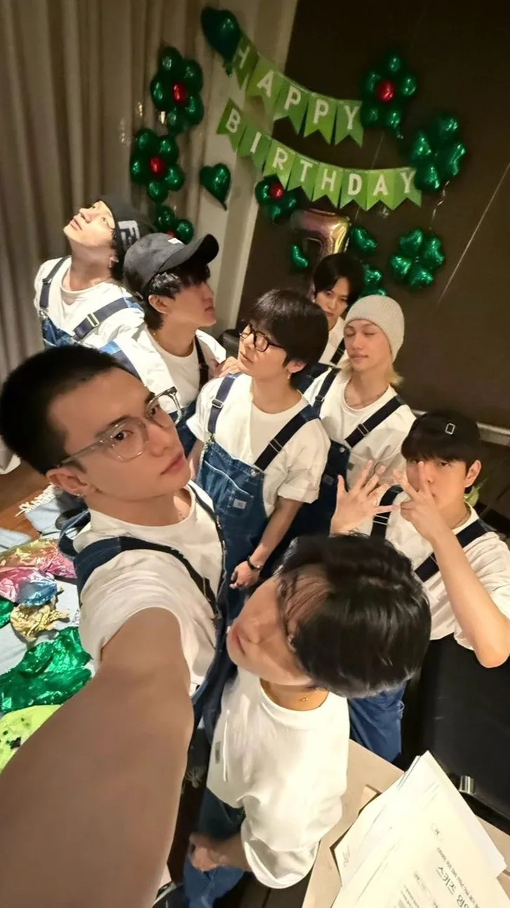 ai character: Stray Kids background