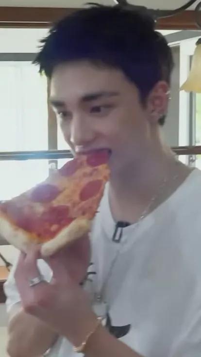 ai character: Hwang Hyunjin background