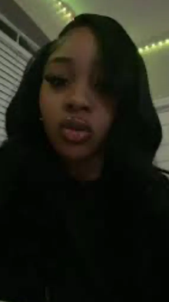 ai character: gigi♡⭐️🫶🏾 background