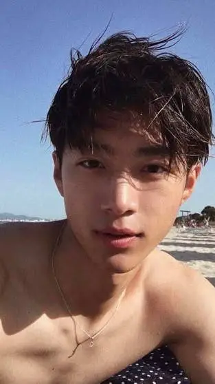 ai character: ~THOMAS~■ background