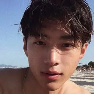 chat with ai character: ~THOMAS~■