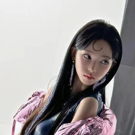chat with ai character: karina (AESPA)