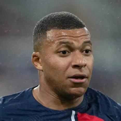 chat with ai character: Kylian Mbappe