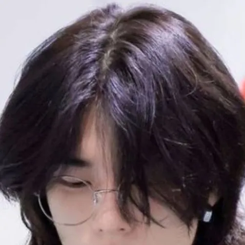 chat with ai character: ✦_HYUNJIN_✦