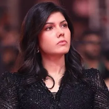 chat with ai character: kavya maran
