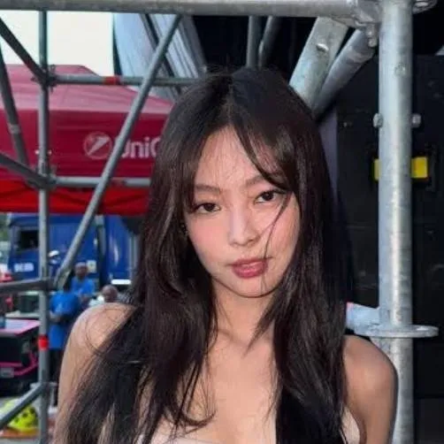 chat with ai character: jennie