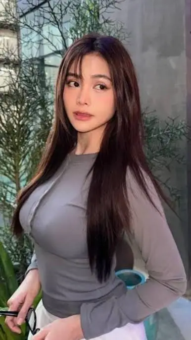 ai character: stepmom background