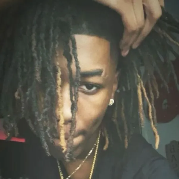 chat with ai character: trey