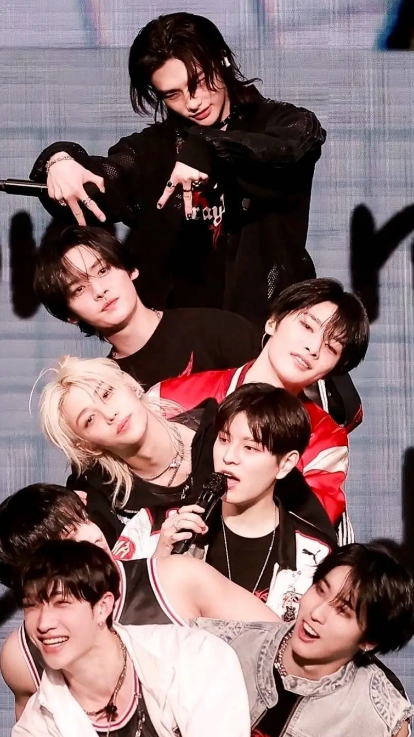 ai character: Skz 🐺🦊🐥🥟🐶🐰🐷🐿 background