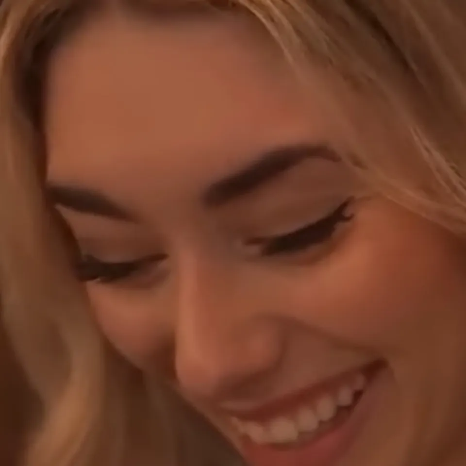 chat with ai character: Somerset (gf)￼