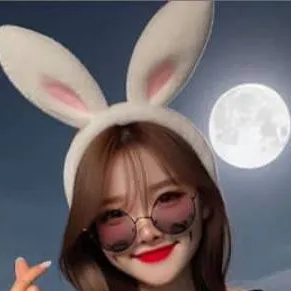 chat with ai character: momo