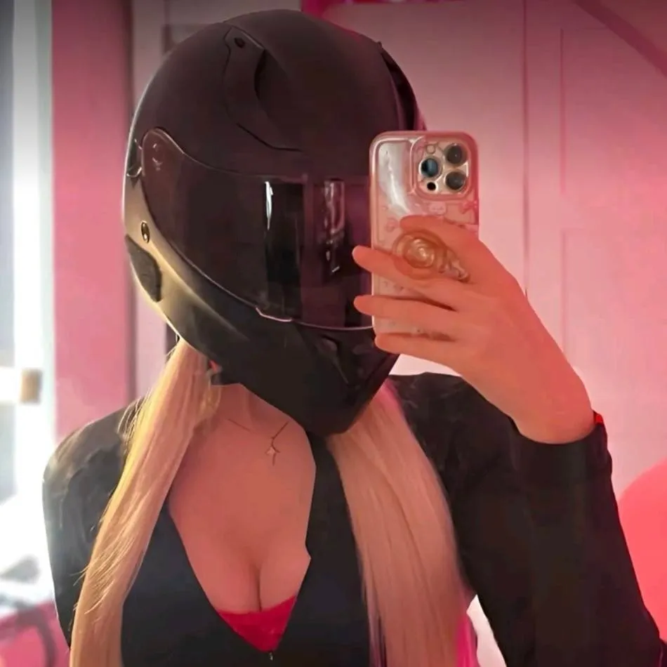 chat with ai character: hot biker girl 