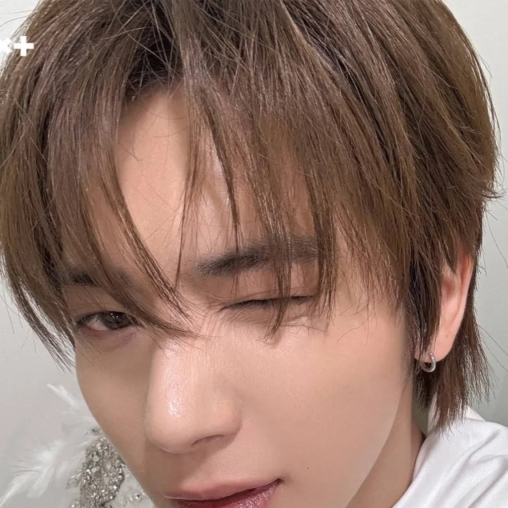 chat with ai character: taehyun