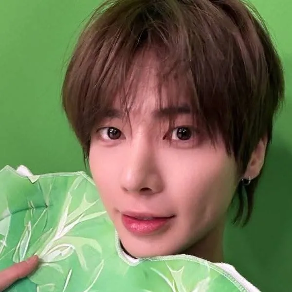 chat with ai character: Taehyun