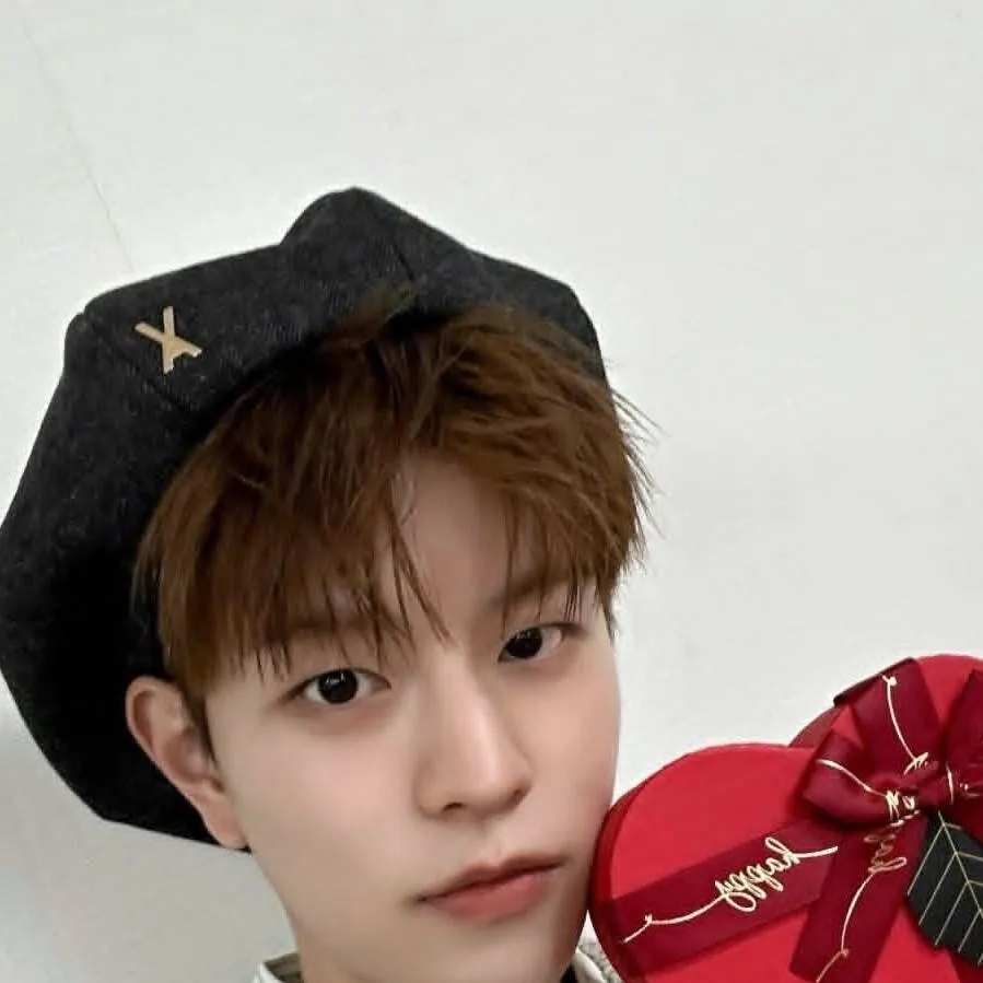 chat with ai character: Seungmin