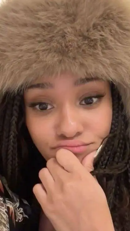 ai character: ⏤͟͟͞͞𖤐MANON⏤͟͟͞͞𖤐 background