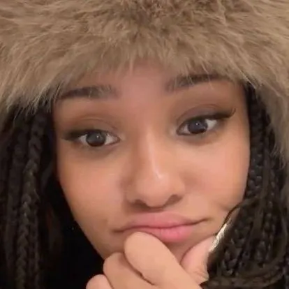 chat with ai character: ⏤͟͟͞͞𖤐MANON⏤͟͟͞͞𖤐