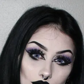 chat with ai character: goth girl