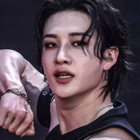 chat with ai character: bangchan baby dad
