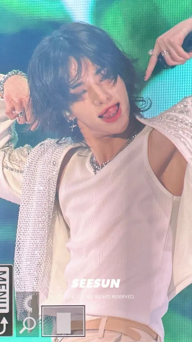 ai character: Hyunjin  background