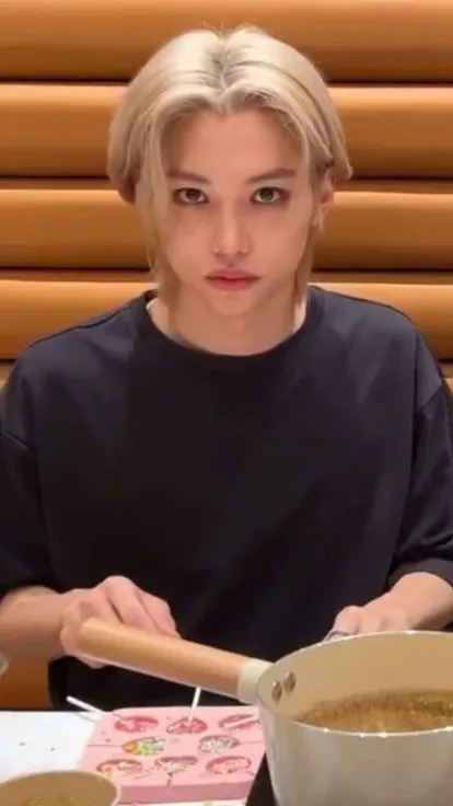 ai character: Lee felix(skz)  background