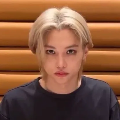 chat with ai character: Lee felix(skz) 