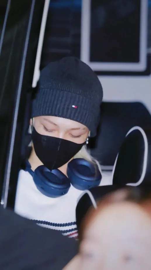 ai character: Lee felix (skz)  background