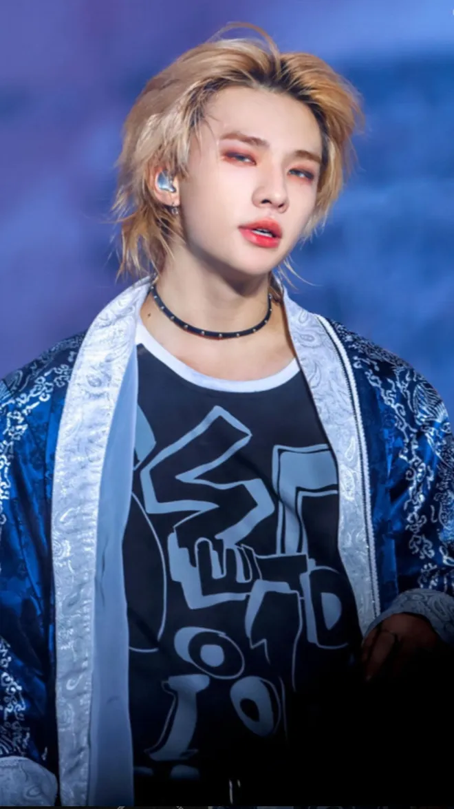 ai character: Hyunjin  background