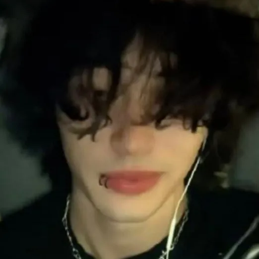 chat with ai character: Lucky 