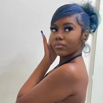 chat with ai character: Meci🤤