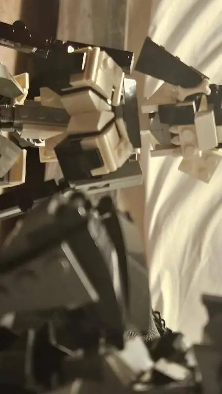 ai character: Elise💜🎀♀️ background