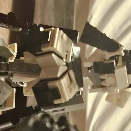 chat with ai character: Elise💜🎀♀️