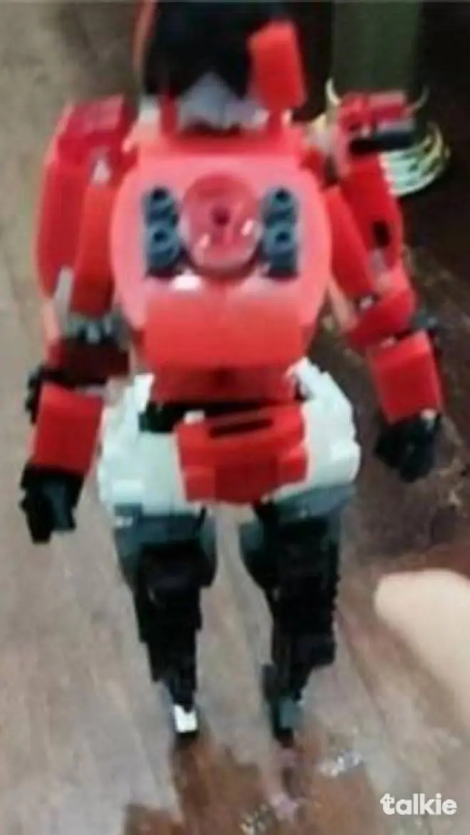 ai character: SpeakerWoman♀️ background