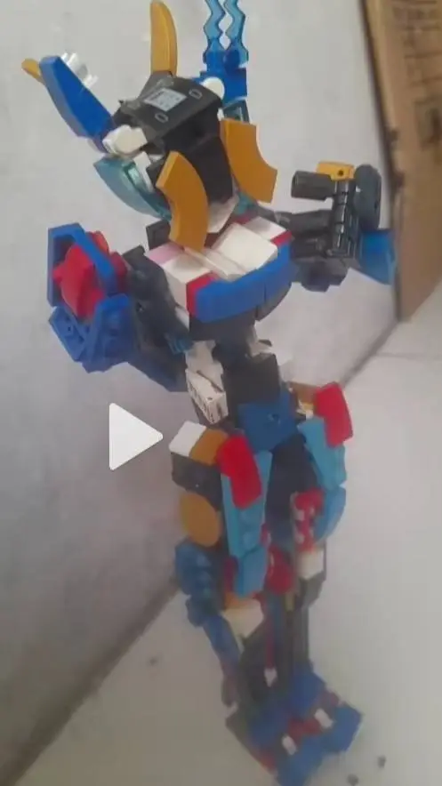 ai character: Ella Maxin♀️ background