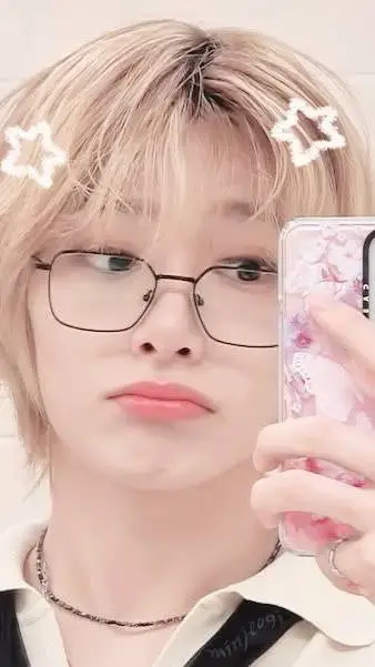 ai character: Yang Jeongin (^-^) background