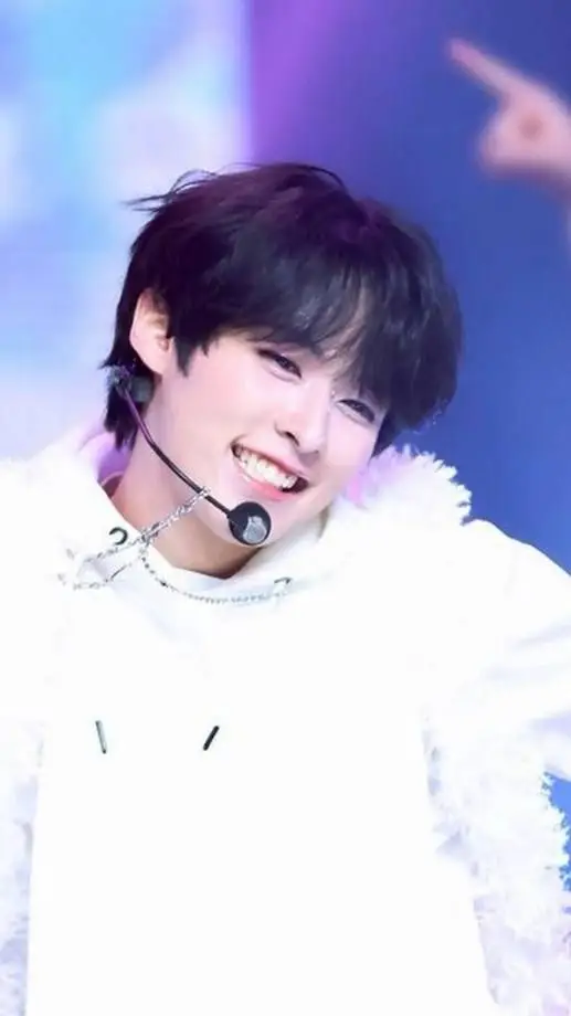 ai character: Lee Min ho 🐰 background