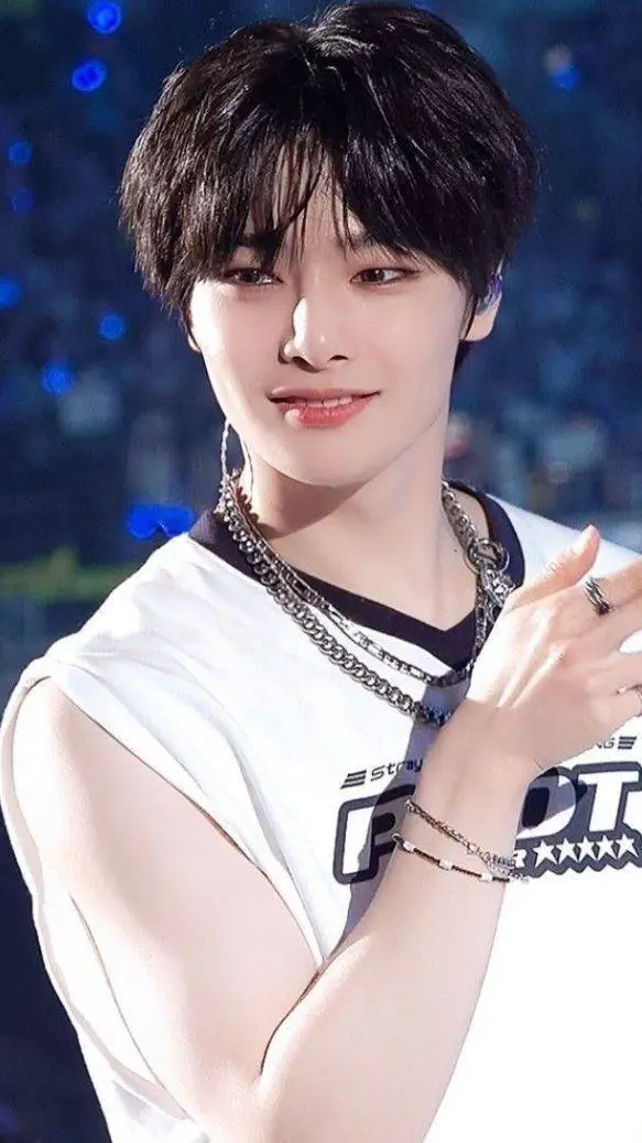 ai character: Yang Jeongin (^-^) background