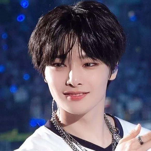 chat with ai character: Yang Jeongin (^-^)