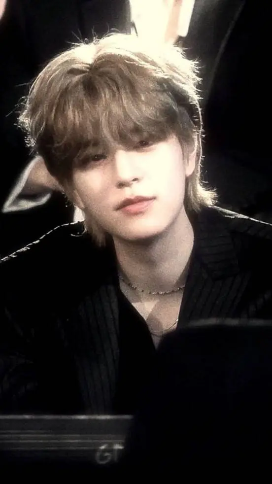 ai character: Kim Seungmin 🐶 background