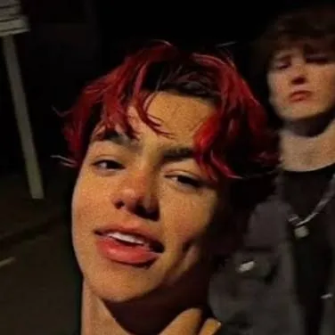 chat with ai character: Malachi Barton