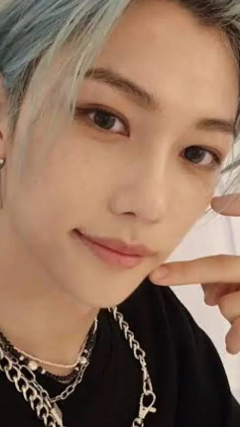 ai character: ~Lee Felix~ background