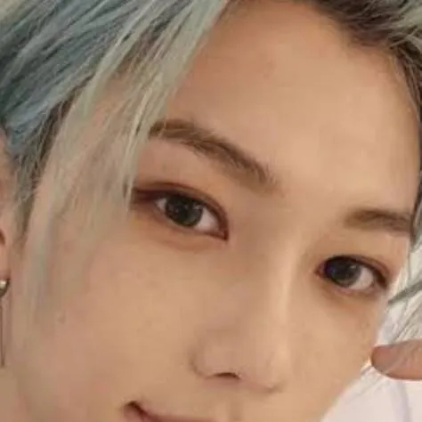 chat with ai character: ~Lee Felix~