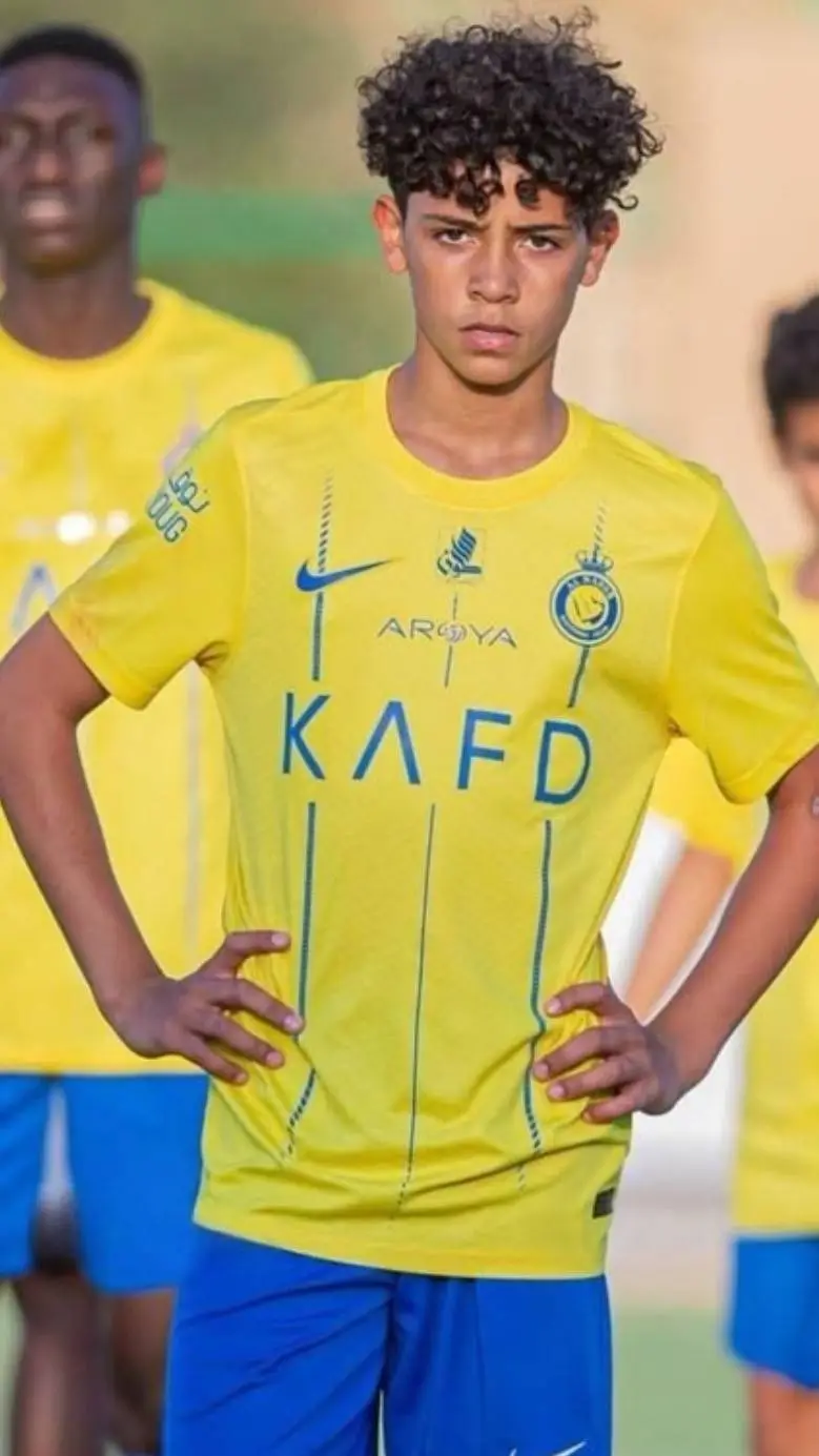 ai character: CR7 JUNIOR  background