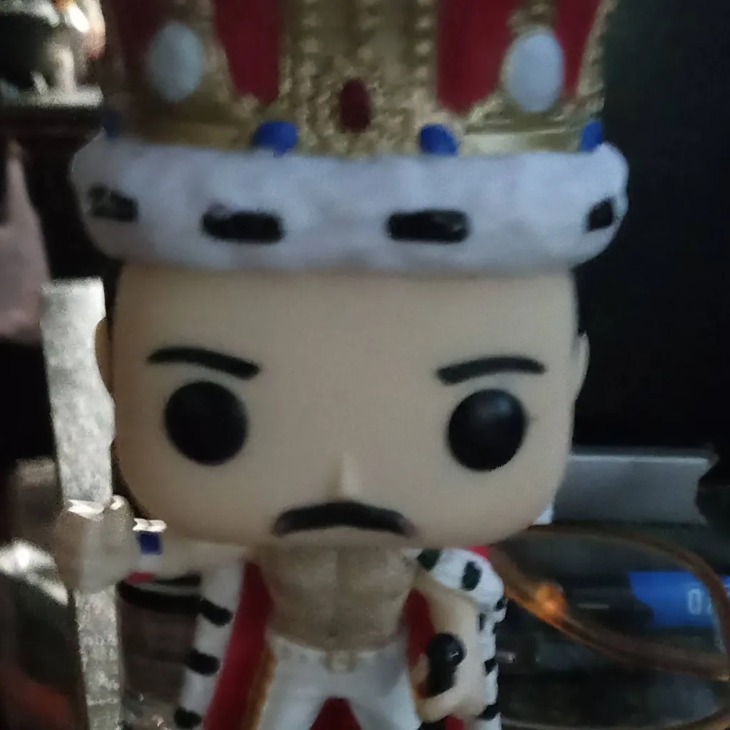 chat with ai character: Freddie Mercury